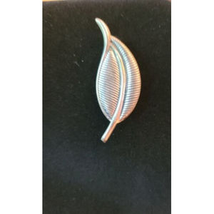 925 Sterling Silver Vintage Jewelart Leaf Striped Pin Brooch